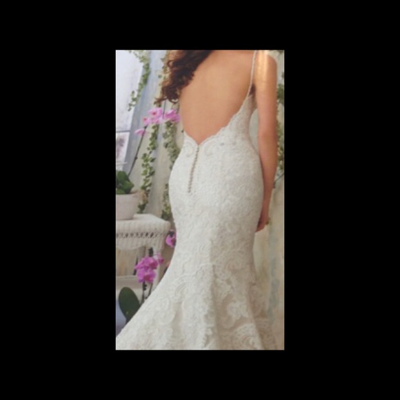 Wedding dress - Picture 3 of 8